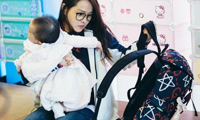 离开哈林后选择小鲜肉秦昊的伊能静为啥活成了这个样子?