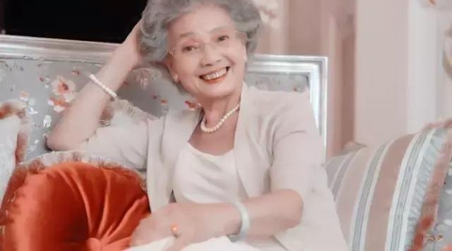 70岁开始健身,80岁当模特,如今年近90岁的她活出少女