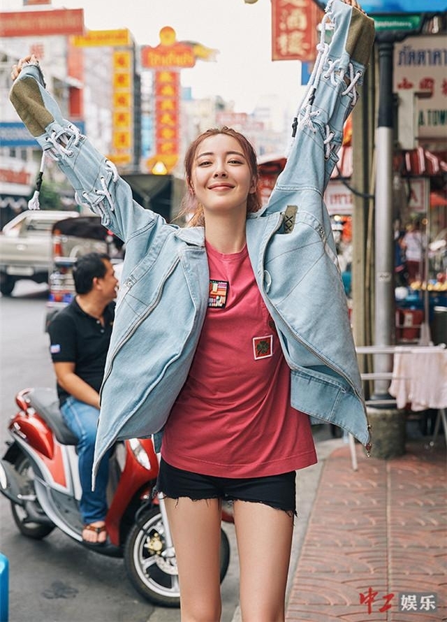 米露献歌偶像忘词笑场 网友“你让王祖贤怎么看”