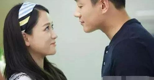 新人王一博捞到好角色,邓超佟大为却要跑龙套?贵圈还得靠背景!