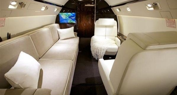 万万没想到!刘强东自己戴的表,比送给奶茶妹妹的七夕礼物贵多了