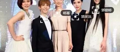 郭敬明被路人偷拍,瞬间明白为何他会被叫小金人,他是真的小啊