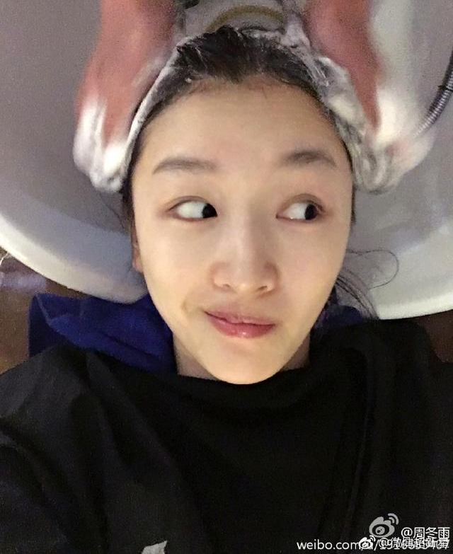 女明星素颜照,只服周冬雨!邻家小姐姐的Feel,自然干净!