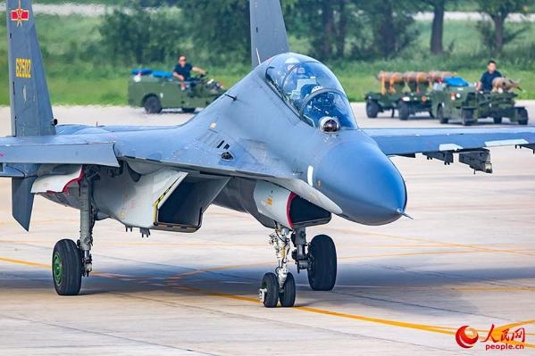 高清:中国空军苏-30战机