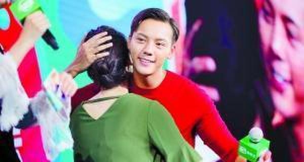 陈伟霆享受做“天生演员”期待和周迅合作