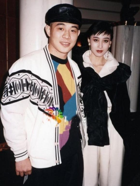 54岁李连杰面容憔悴不堪,下半生瘫痪竟没有人同情,甚是可怜呦