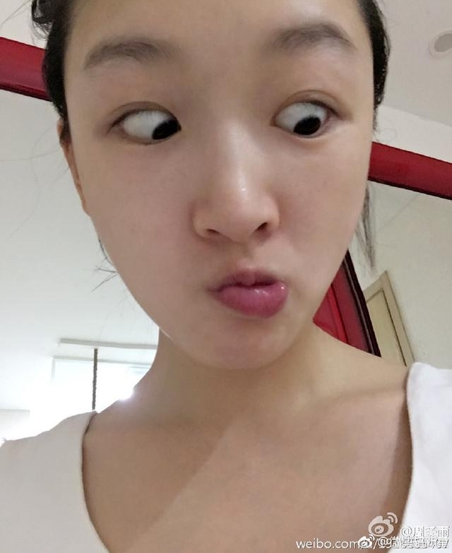 女明星素颜照,只服周冬雨!邻家小姐姐的Feel,自然干净!