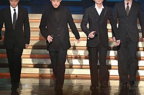 同是香港娱乐圈的天王,因竞争关系拒绝同台,即便老了依旧有魅力