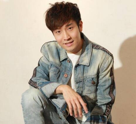 狄易达自曝已恋爱一个月 女方是圈外人