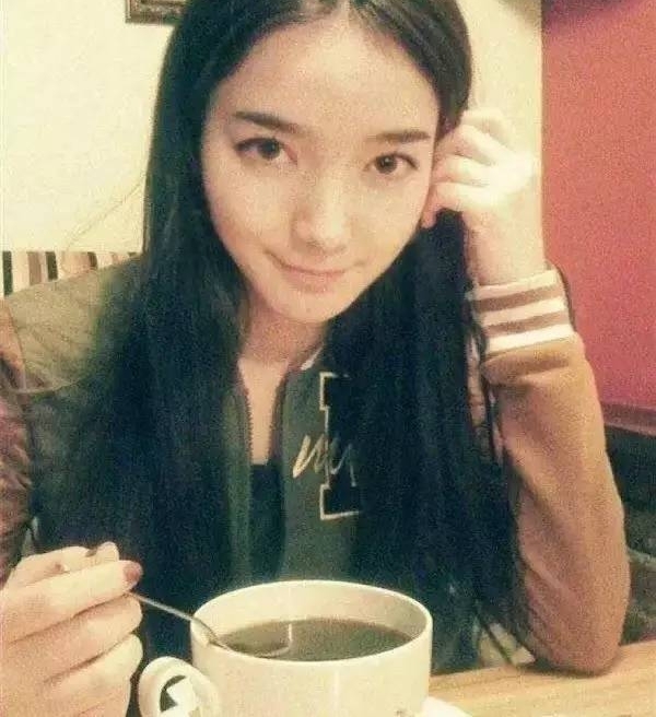 杨幂又签了个新疆妹子,曾被赞中戏素颜女神?!我只想知道她会不会超越热巴...