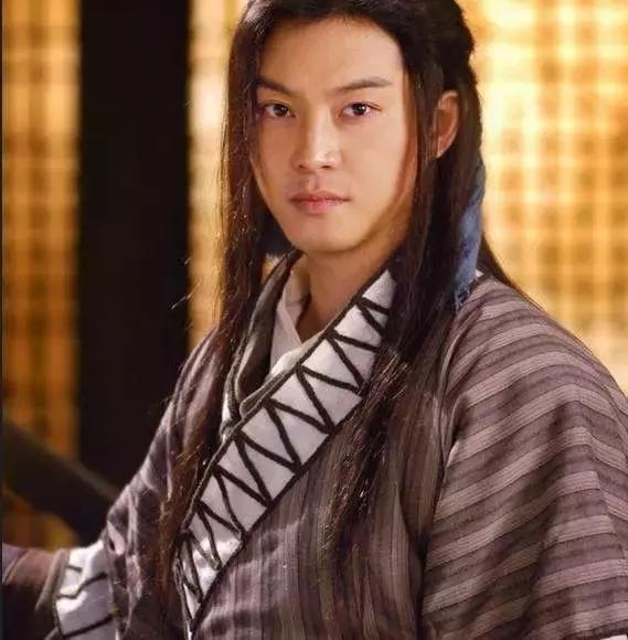 新人王一博捞到好角色,邓超佟大为却要跑龙套?贵圈还得靠背景!