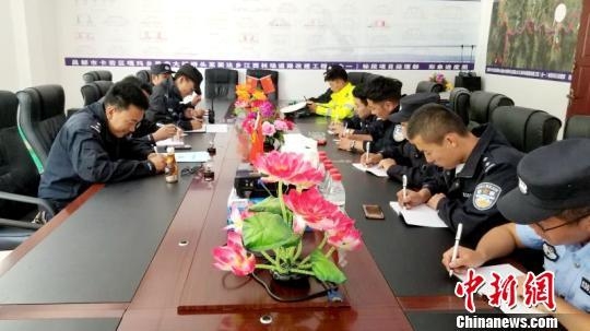 ������ر߽羯������:�����ȫ��Ȼ������