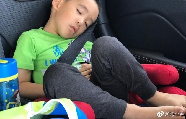 陈小春首晒儿子正面照 确认加盟《爸爸去哪儿》