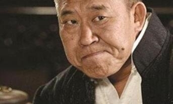 荧幕丑男妻子都美,他是国家一级演员,而他30岁才成为赵薇同学