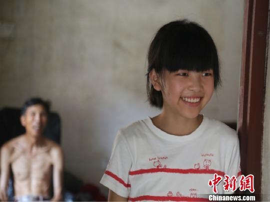 12���֪�˿�СŮ����ѧ��Բ��:�һ�Ѵ�Ҽ�������