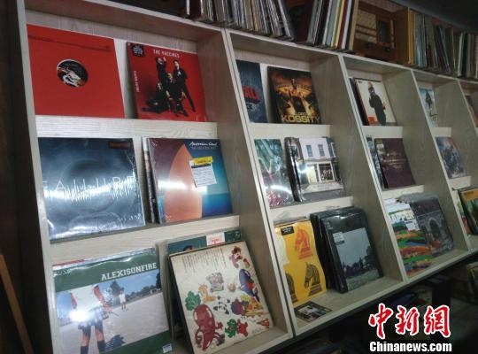 10�����źڽ���Ƭ�ղ��� ���ؾ�ʱ���е����ֱ���