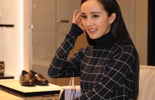 杨幂近年来最失败的造型?她可能是女明星中最不适合黑长直的吧?