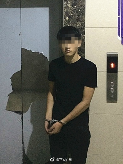 60岁老太坐电梯惨遭咸猪手袭胸,色狼是18岁少年