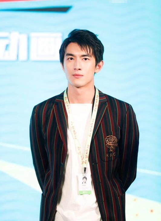 林更新首回应吻完赵丽颖就跑:毕竟当众接吻我紧张