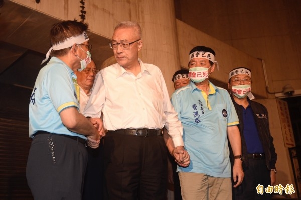国民党锛偭⑽?紓绝食抗议民进党 吴敦义眉头紧锁叹气