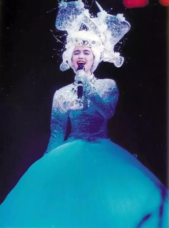 纵使爱情虐她千百遍,陈慧娴依旧怀念初恋