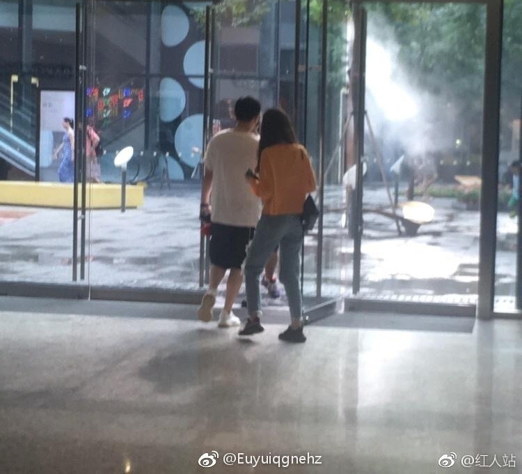 豆得儿正式下线?王思聪新欢曝光 气质很网红