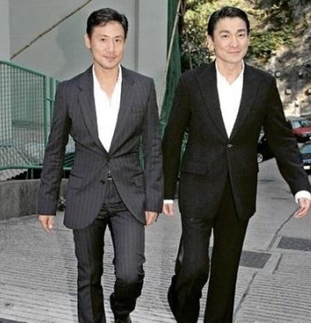 同是香港娱乐圈的天王,因竞争关系拒绝同台,即便老了依旧有魅力