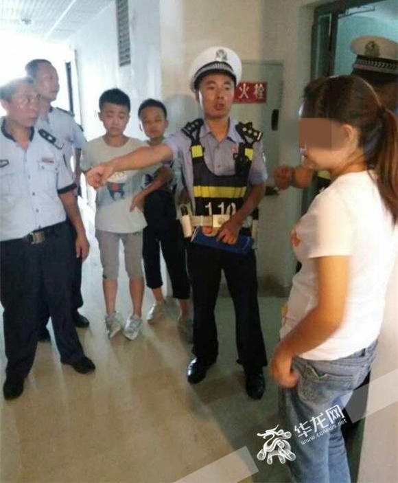 尴尬:年轻女子喝下半斤白酒 睡在走廊敲别人家门