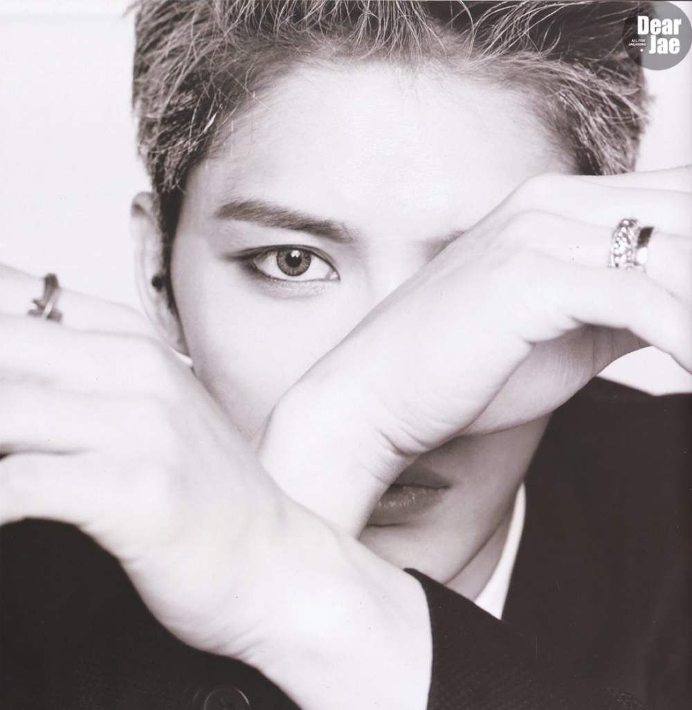 金在中整容前后图片 双眼皮真得后天长的?