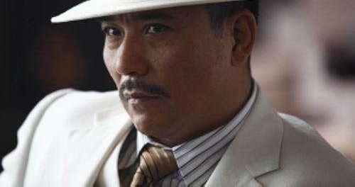 哥哥大导演妻子是名演员,他55岁成影帝,对患病妻子知恩图报