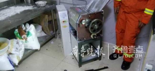 ��������Ů���ĸ���ָ����ѹ�������̨����������Ԯ