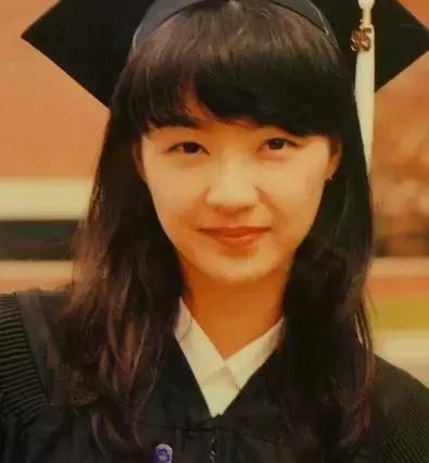 纵使爱情虐她千百遍,陈慧娴依旧怀念初恋