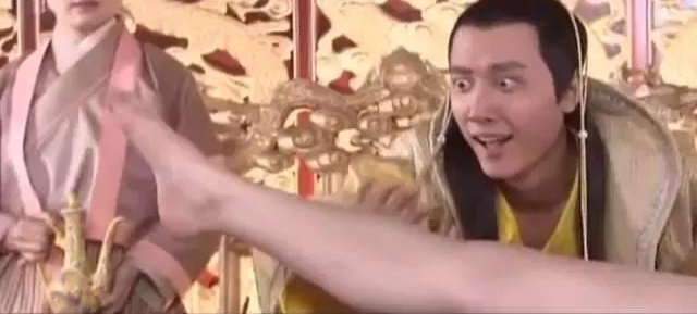 新人王一博捞到好角色,邓超佟大为却要跑龙套?贵圈还得靠背景!