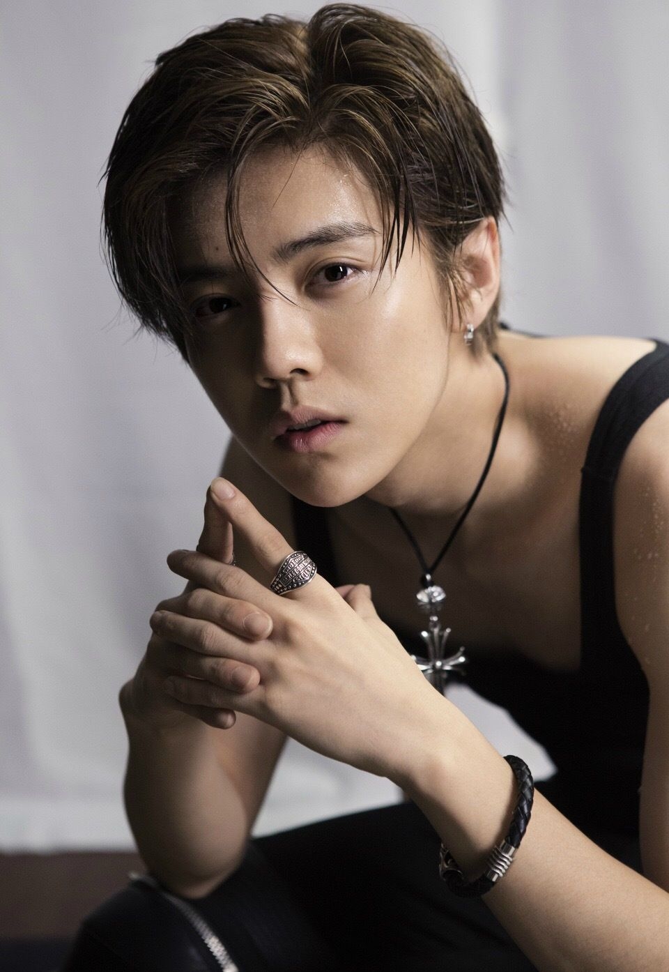 鹿晗脸上有道疤你能看到吗 竟系EXO内讧被吴亦凡痛殴留下