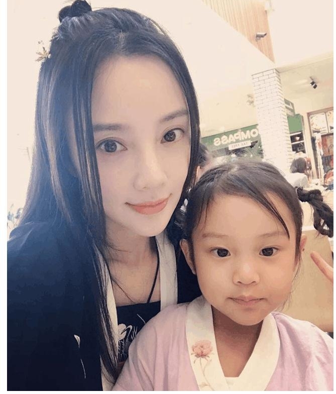 李小璐:甜馨已有主见 穿搭、课程自己挑