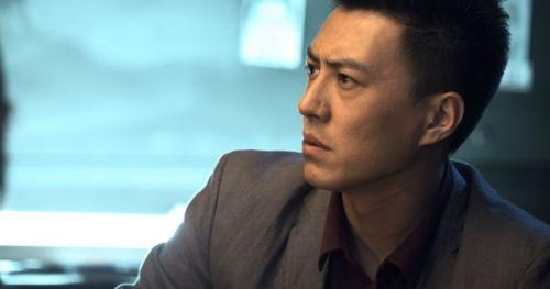 《守卫者—浮出水面》将播 靳东被赞尊老爱幼