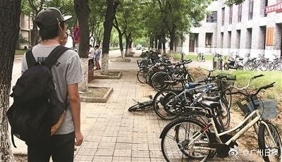 “状元”陪游北大清华 每小时200元