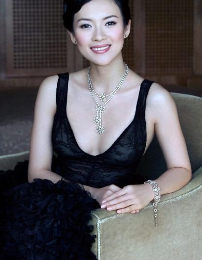 38岁章子怡近照曝光,满脸雀斑似大妈,嫁三婚汪峰被赞最美后妈