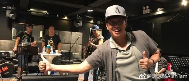 什么叫不老?81岁的谢贤,70岁的郑少秋,56岁的刘德华