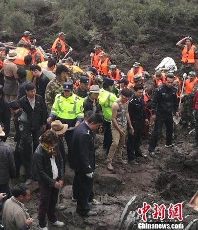 青海玛沁山体滑坡灾害 90余人被疏散600多人参与救援