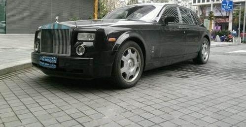 当年的春光灿烂猪八戒徐峥如今已是大导演,身价飙升,豪车众多