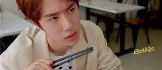 新人王一博捞到好角色,邓超佟大为却要跑龙套?贵圈还得靠背景!