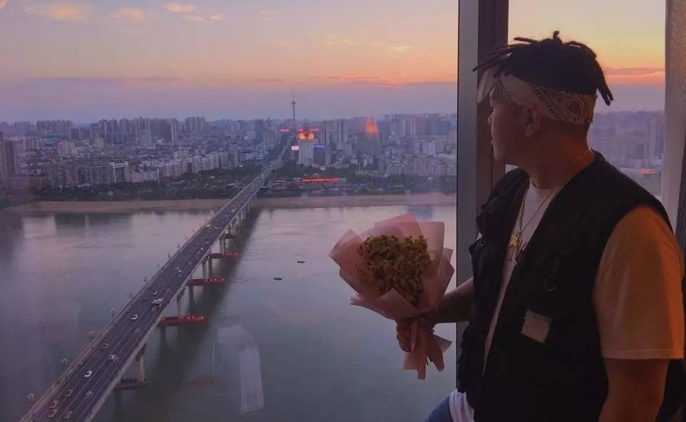 在艾福杰尼PK掉了蛋堡之后,我第一时间问了他这些问题