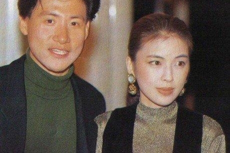 同是香港娱乐圈的天王,因竞争关系拒绝同台,即便老了依旧有魅力