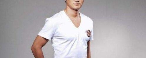 杨幂为灾区捐款60万,她的粉丝翻起旧账喊话赵丽颖