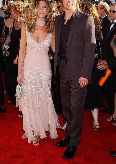 朱莉离婚后忘不了皮特 世上最性感的他和她没能地久天长