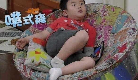 陈小春儿子颜值太高, 邓伦首当奶爸画风如何!