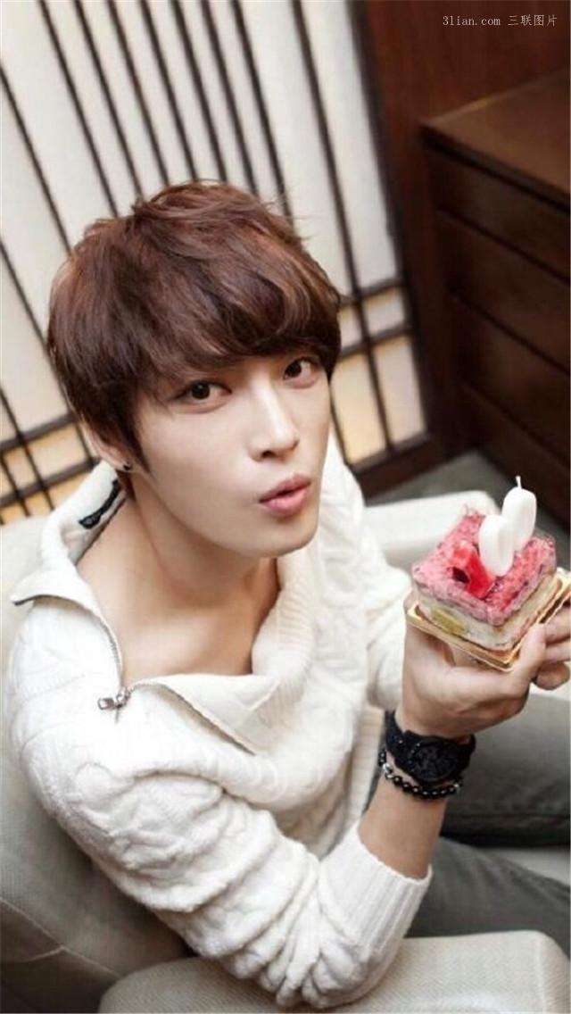 金在中整容前后图片 双眼皮真得后天长的?