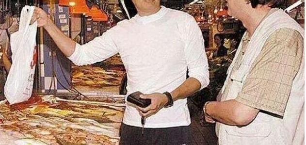 明星出行保镖需要几十个,张一山都蒙圈了,周润发单枪匹马逛菜市