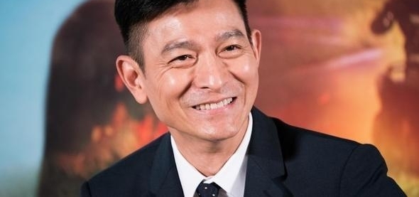 什么叫不老?81岁的谢贤,70岁的郑少秋,56岁的刘德华